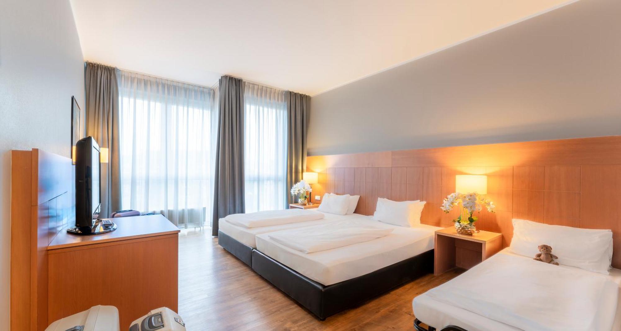 Plaza Premium Koeln Hotell Exteriör bild