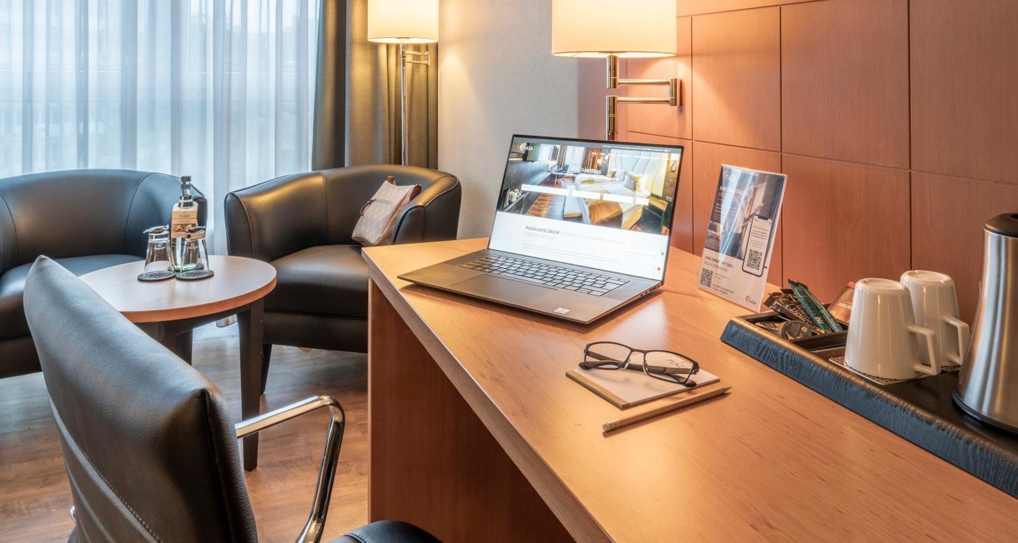 Plaza Premium Koeln Hotell Exteriör bild