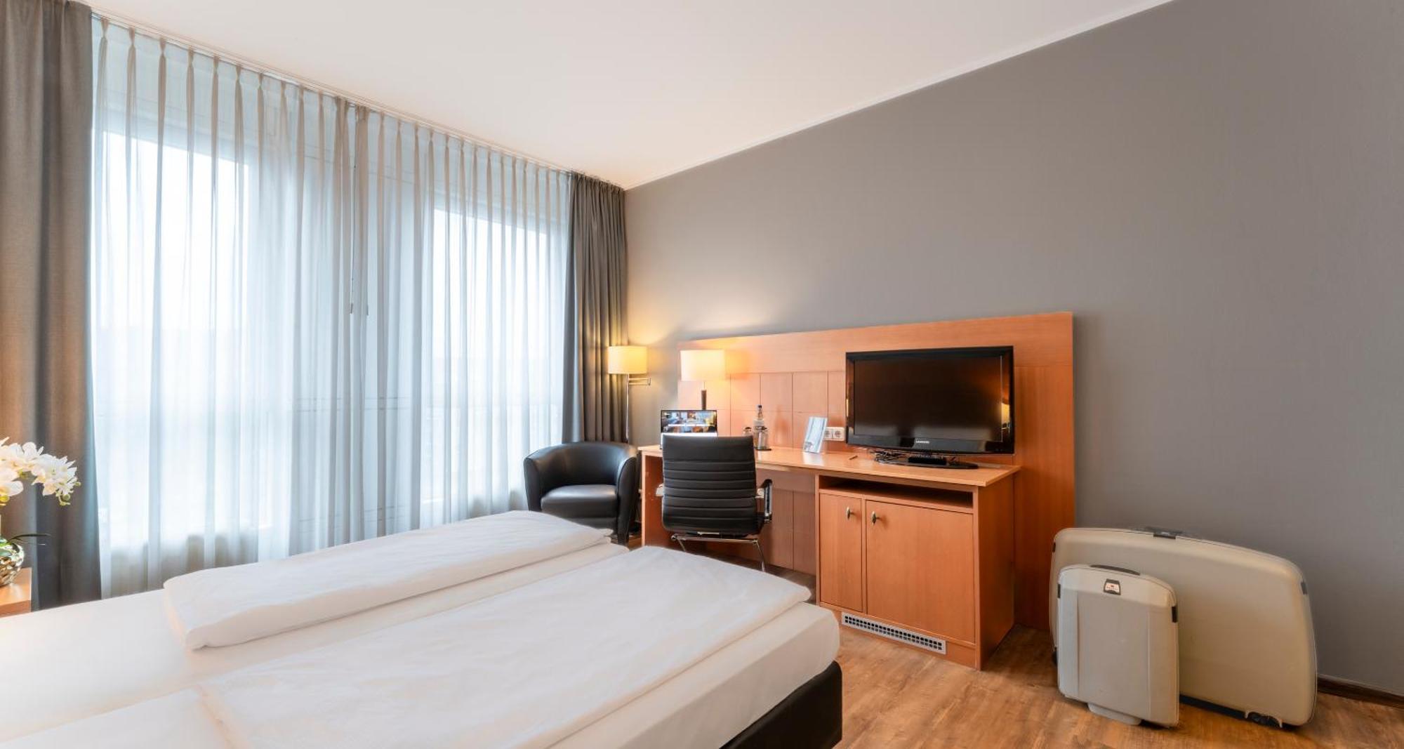 Plaza Premium Koeln Hotell Exteriör bild