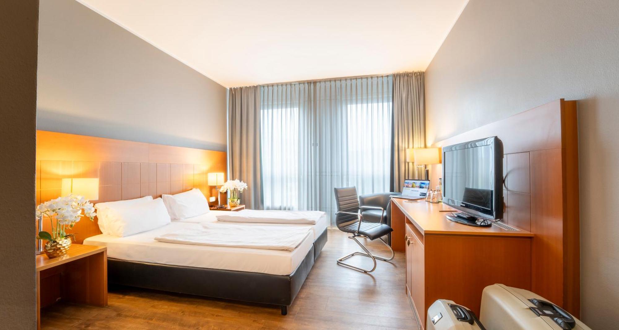 Plaza Premium Koeln Hotell Exteriör bild
