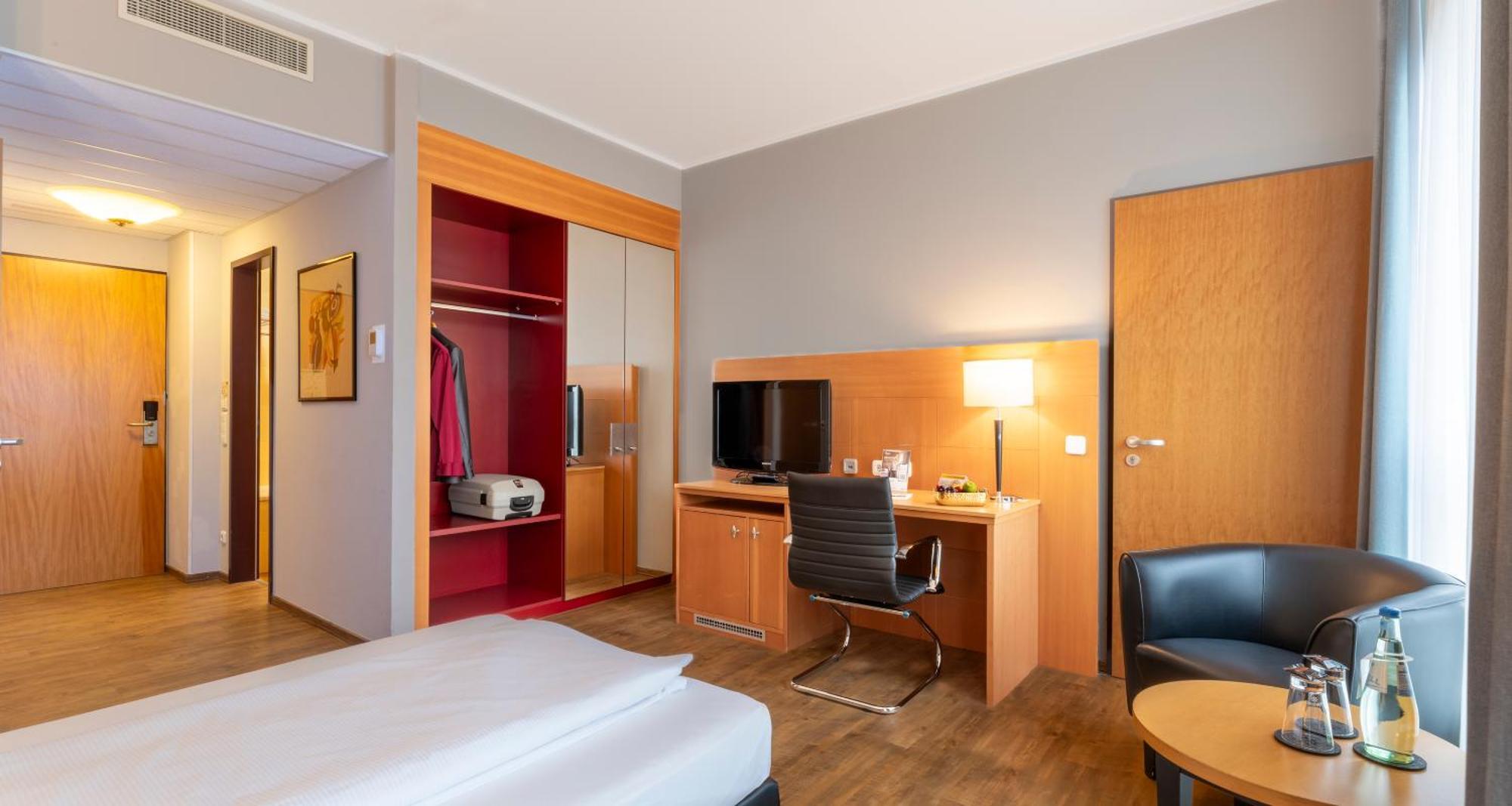 Plaza Premium Koeln Hotell Exteriör bild