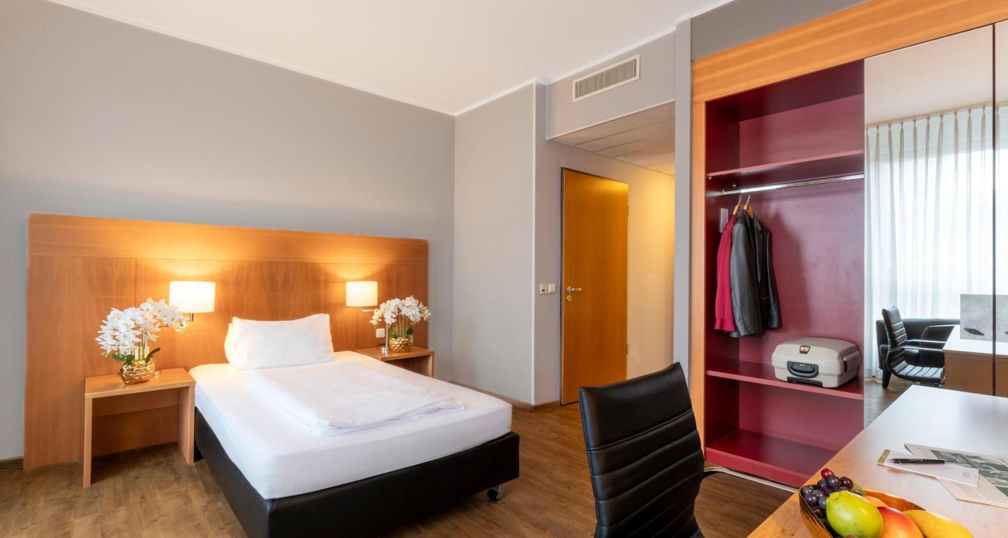 Plaza Premium Koeln Hotell Exteriör bild