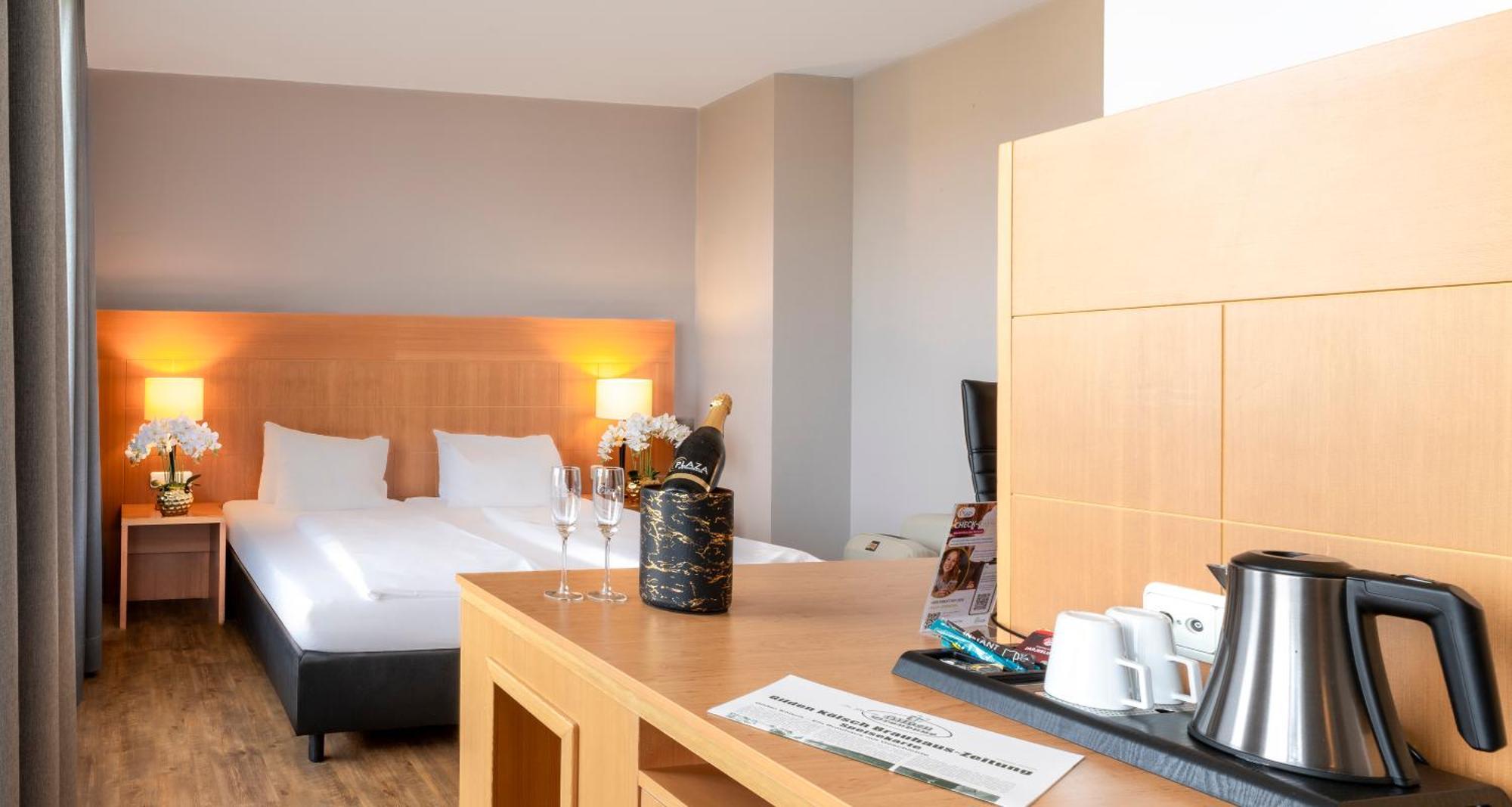 Plaza Premium Koeln Hotell Exteriör bild