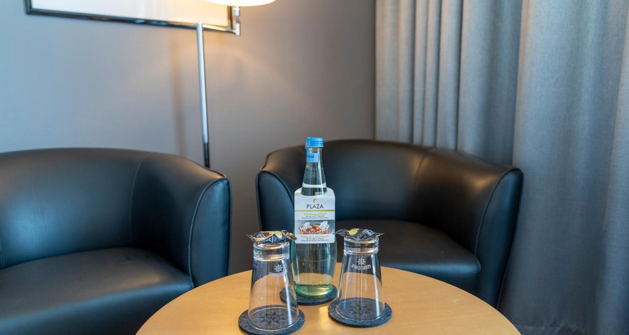 Plaza Premium Koeln Hotell Exteriör bild
