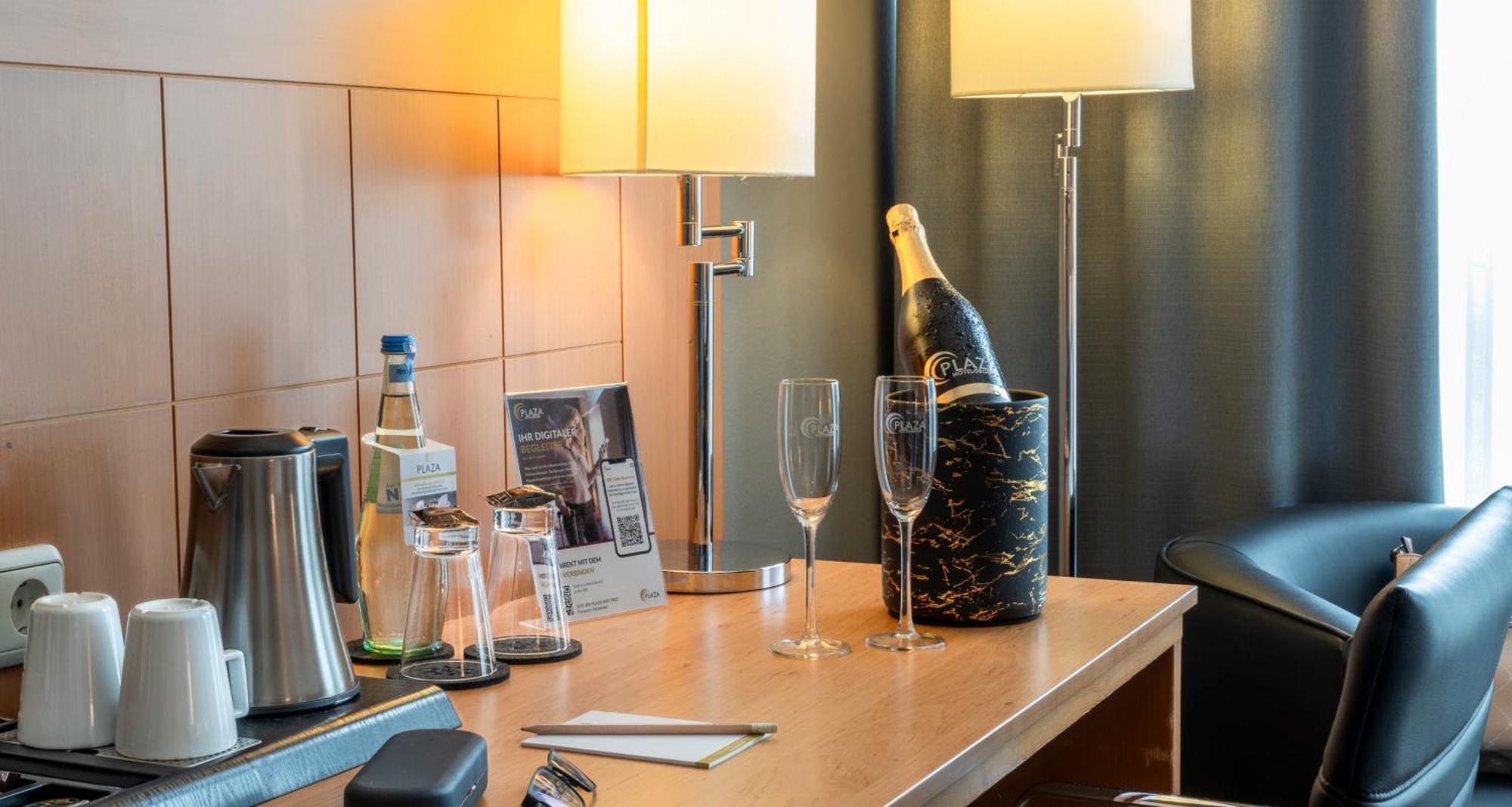 Plaza Premium Koeln Hotell Exteriör bild