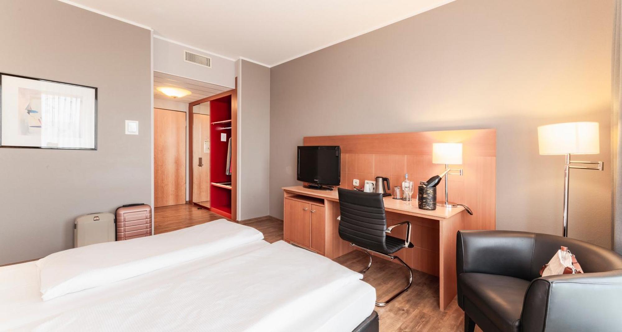 Plaza Premium Koeln Hotell Exteriör bild