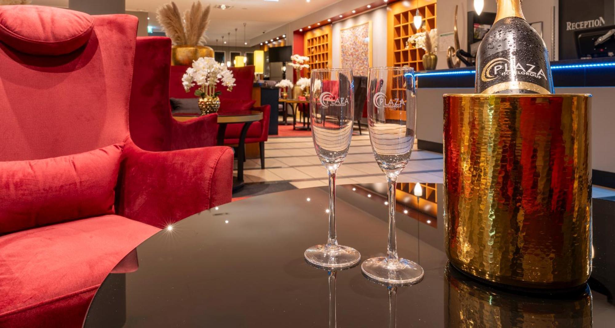 Plaza Premium Koeln Hotell Exteriör bild