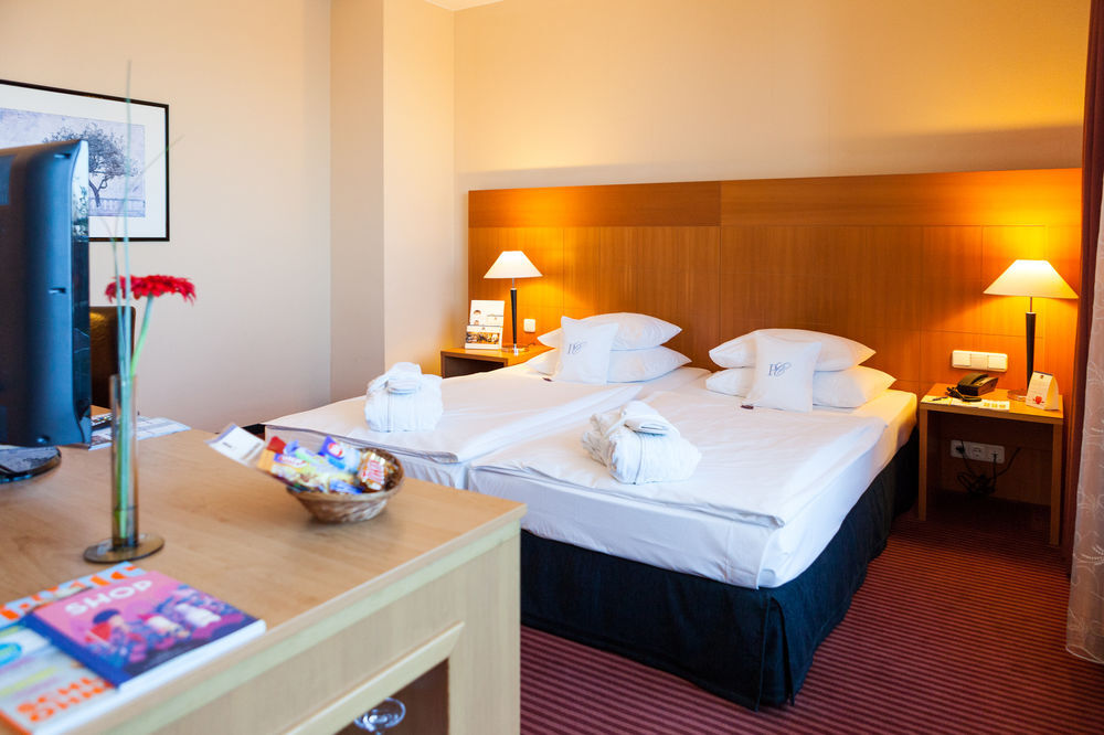 Plaza Premium Koeln Hotell Exteriör bild